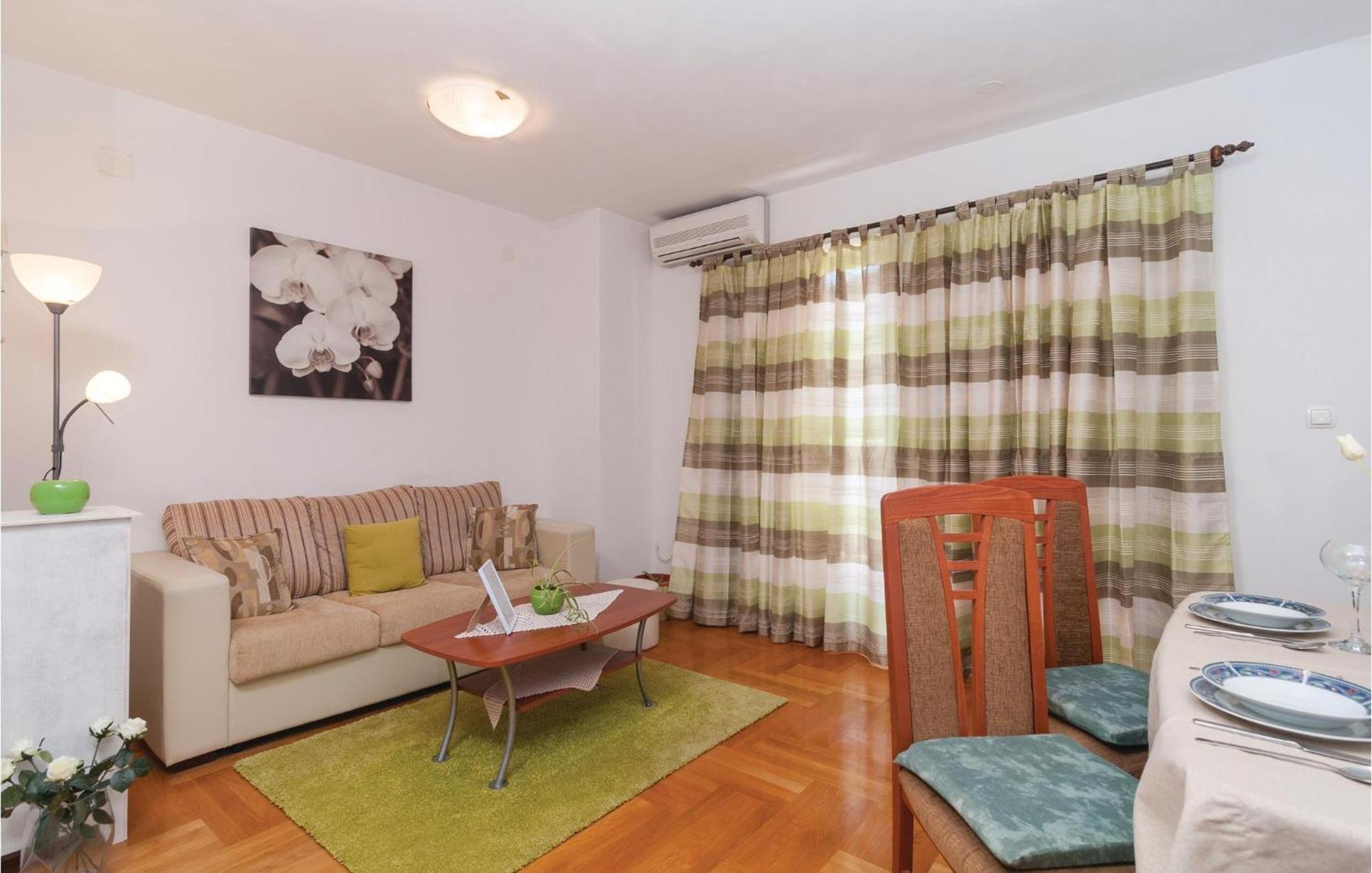 Lovely Apartment In Split With Wifi Exterior photo