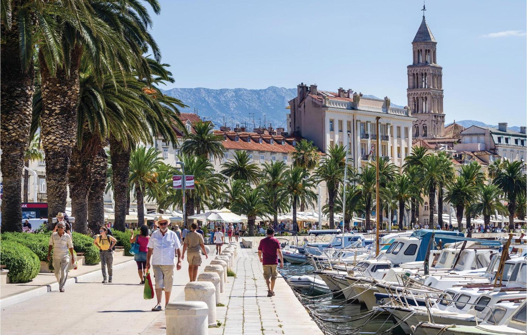 Lovely Apartment In Split With Wifi Exterior photo